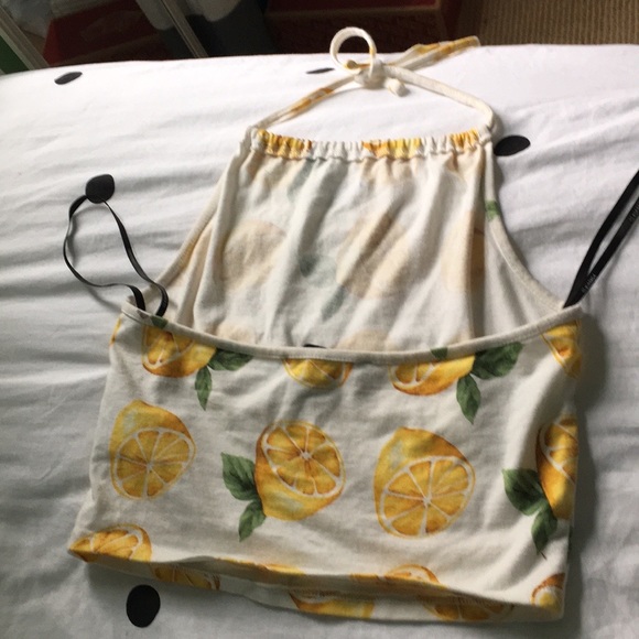 I’m selling a forever 21 lemon top - Picture 3 of 5
